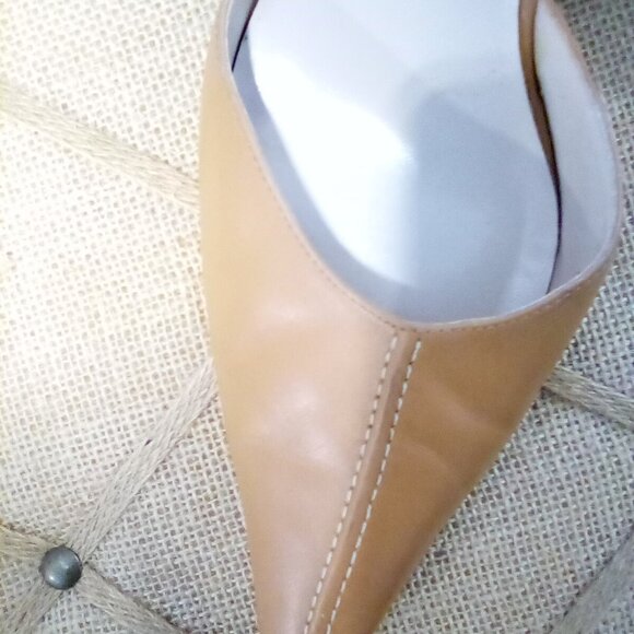Anne Klein 3 inch heels. Beige color. Size 8.5 Damage Issue On Side Of Heel - Picture 5 of 12